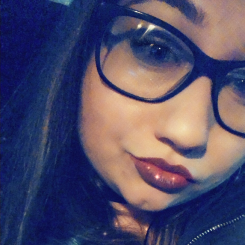 Meet your Posher, Olivia